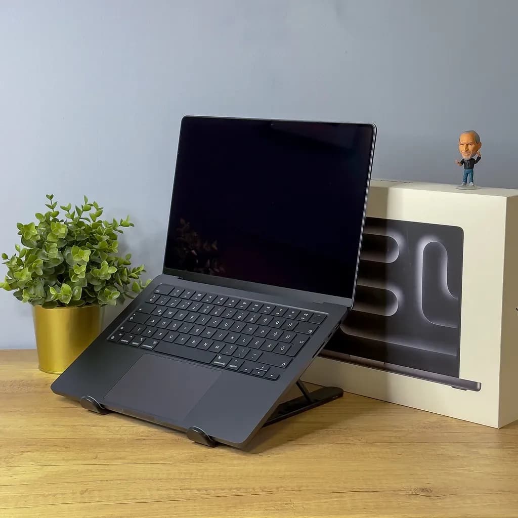 Apple 2023 Macbook Pro 14 M3 Pro Space Black2
