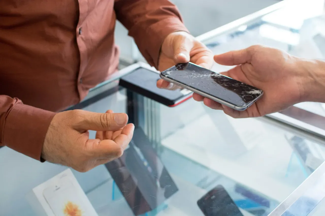 Törött iPhone kijelző javítása és megelőzési tippek