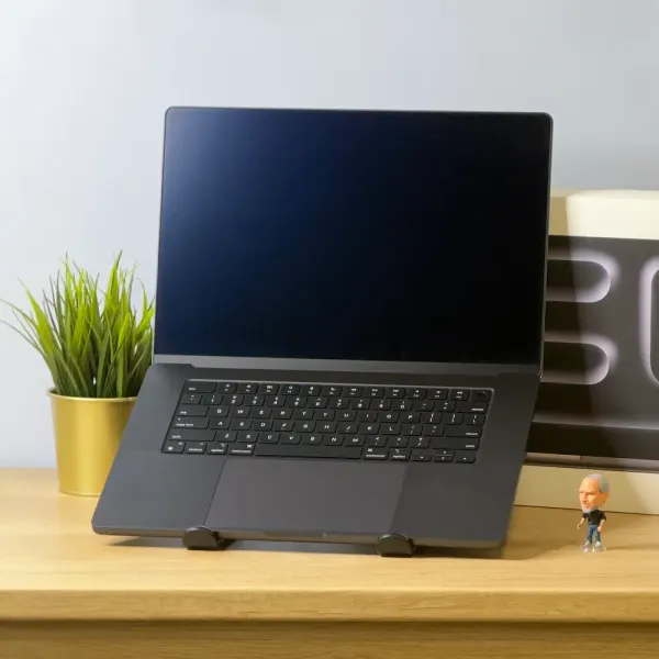 2024 MacBook Pro 16″ | M4 Pro | 24GB | 1TB | Asztrofekete | USA | Nanotexturált kijelző
