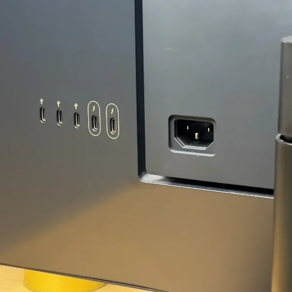 LG UltraFine 24" 4K - Image 3