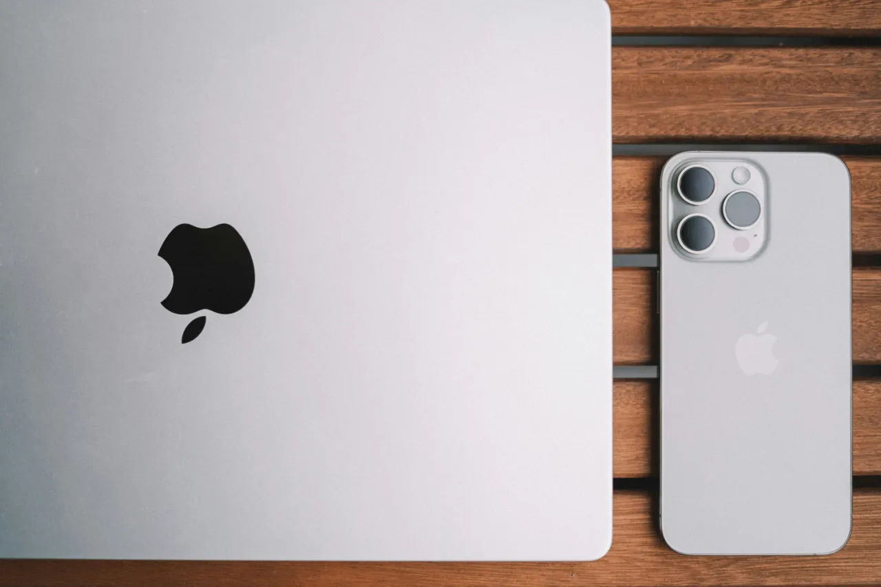 iPhone és MacBook összekapcsolása: adatátvitel könnyen
