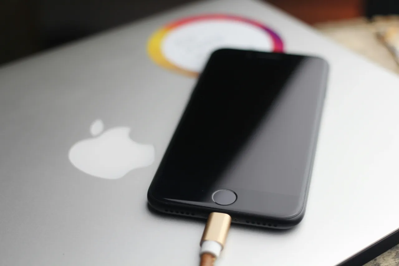 laptop iphone