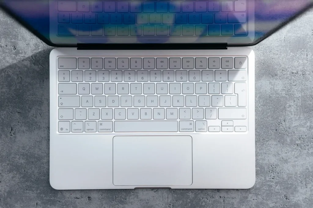 Macbook neo ár